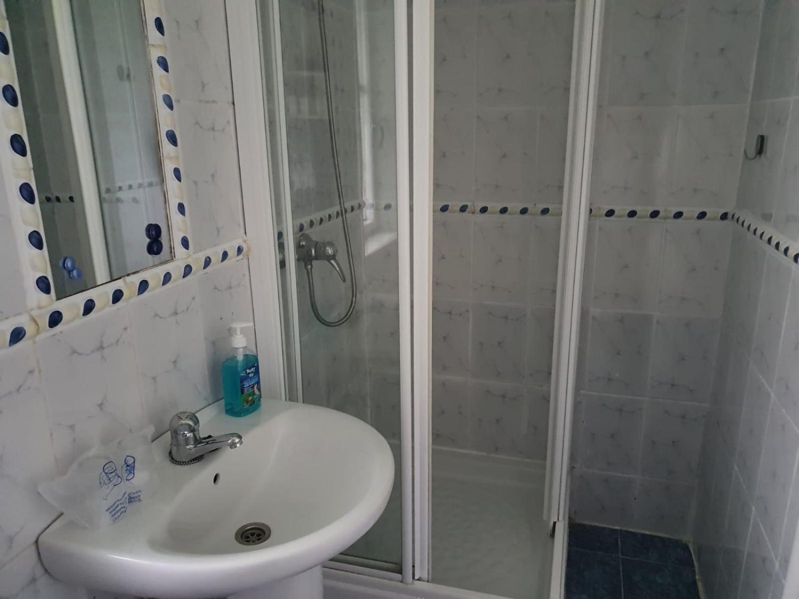 Habitación doble con wifi, baño privado jardin y barbacoa Cangas de Onís Exterior foto